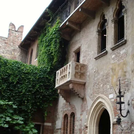 Desenzano Paradise 住宿加早餐酒店 *